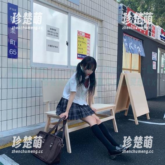 最新Yuna (윤아)SAINTPhotolife–眩晕图集，感受她的艺术之旅与创意灵感.txt